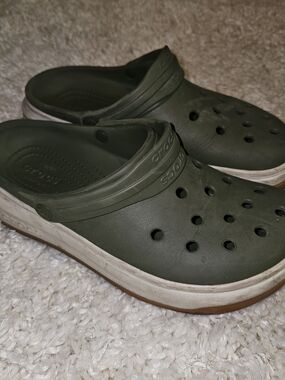 Crocs Off Court Clog Green Unisex Casual  Size 10 M 12 W Slip On